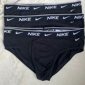 Nike Men’s Underwear Size L.  (3)